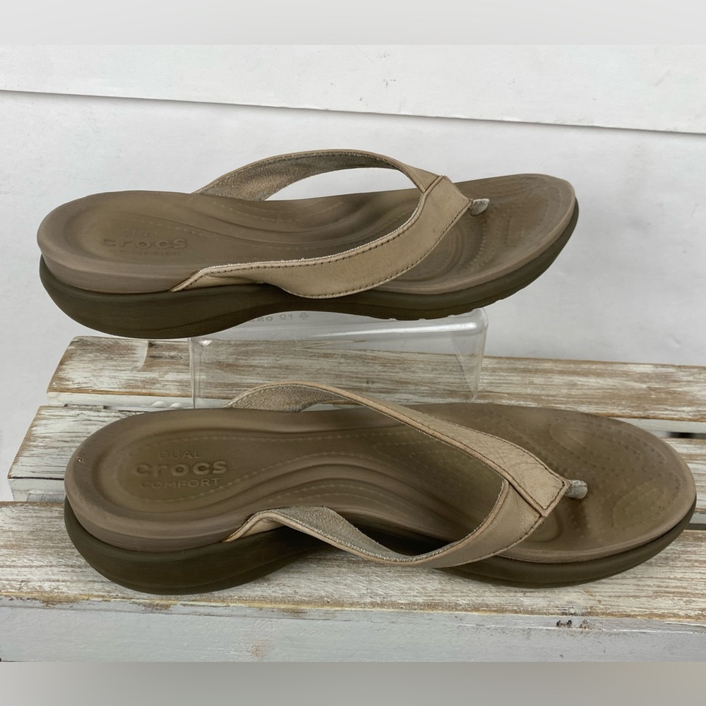 Crocs Women's Capri V flip-flops faux leather straps comfortable foam footbed 7 - Picture 2 of 10